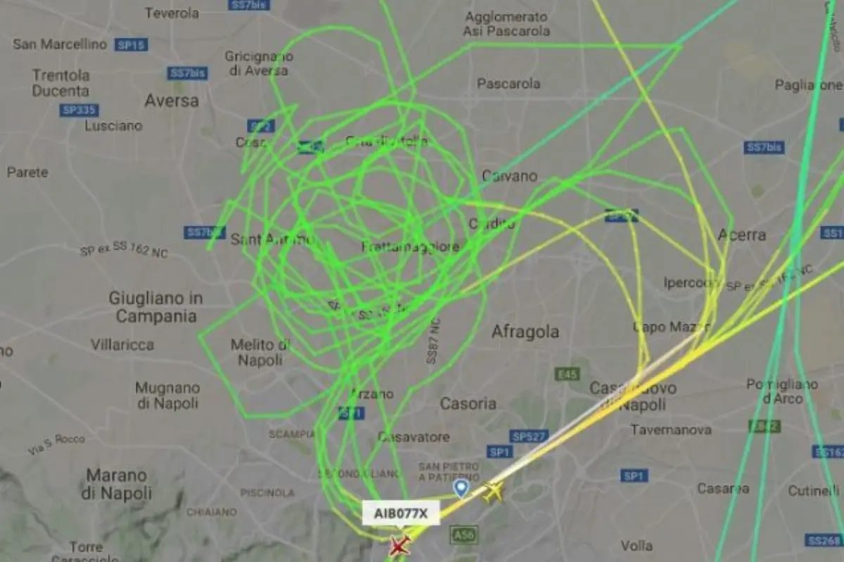 Rotta dell'aereo in volo su Napoli tracciata da Flightradar24