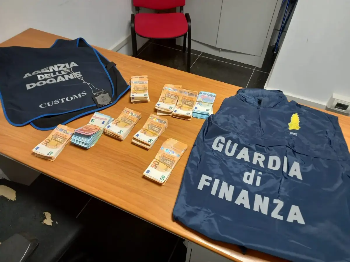 Adm-GdF: sequestro di valuta non dichiarata