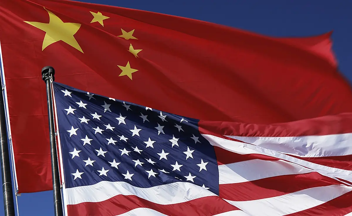 Bandiere dei due Stati sanciscono le intese Usa-Cina