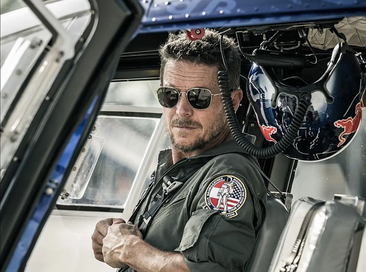 Felix Baumgartner ai comandi di un elicottero