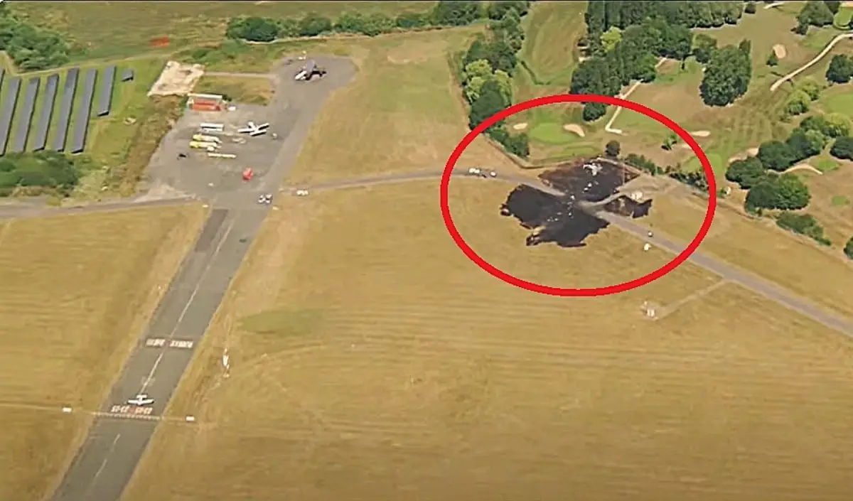Inside the grounds of London-Southend Airport, circled in red is the site of the impact with the ground of the B-200 Super King Air aircraft that crashed on 13 July 2025. The traces left by the vast fire generated are evident