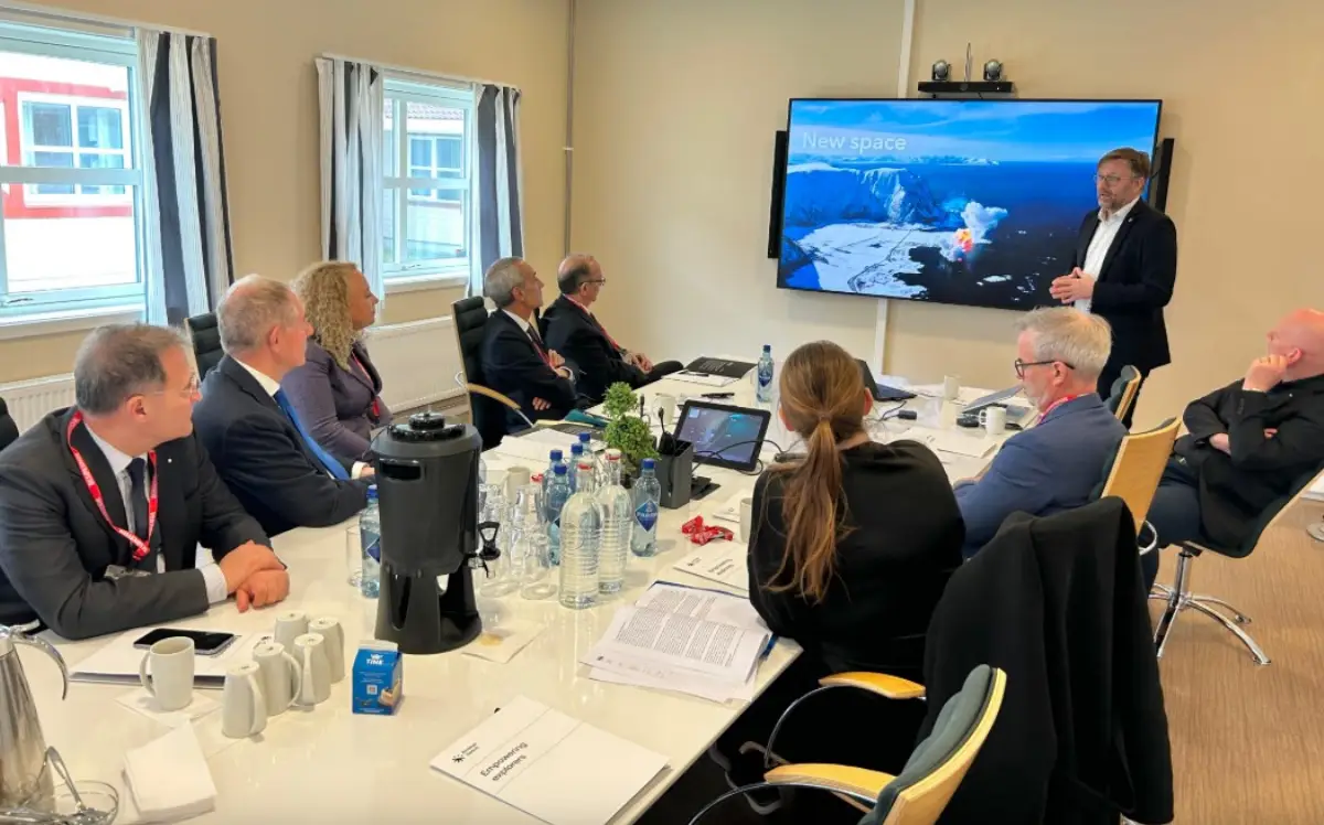 Andøya, 6 maggio 2025. Il ministro delle Imprese e del Made in Italy ed Autorità delegata alle politiche spaziali ed aerospaziali, Adolfo Urso, ha visitato lo spazioporto di Andøya ed il relativo centro spaziale