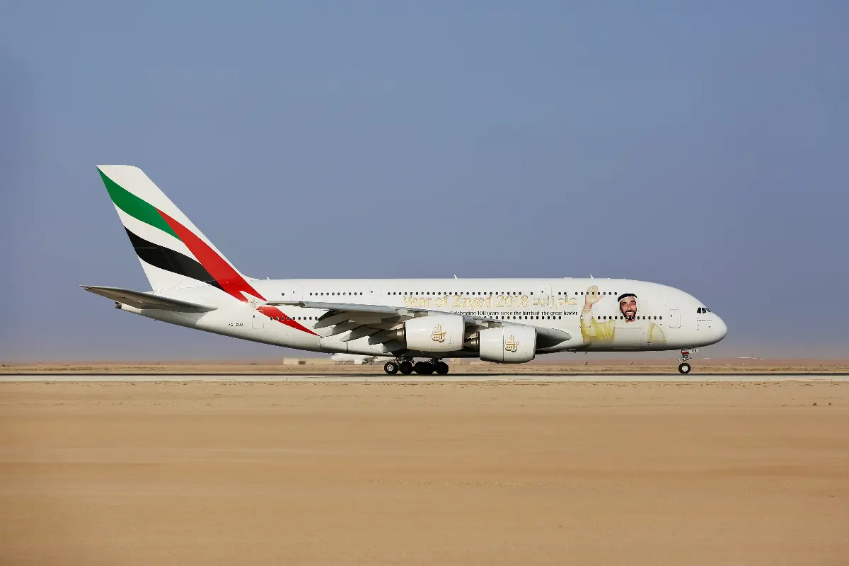 Airbus A-380/800 di Emirates in livrea speciale per l'88° anniversario dalla nascita dell'Arabia Saudita