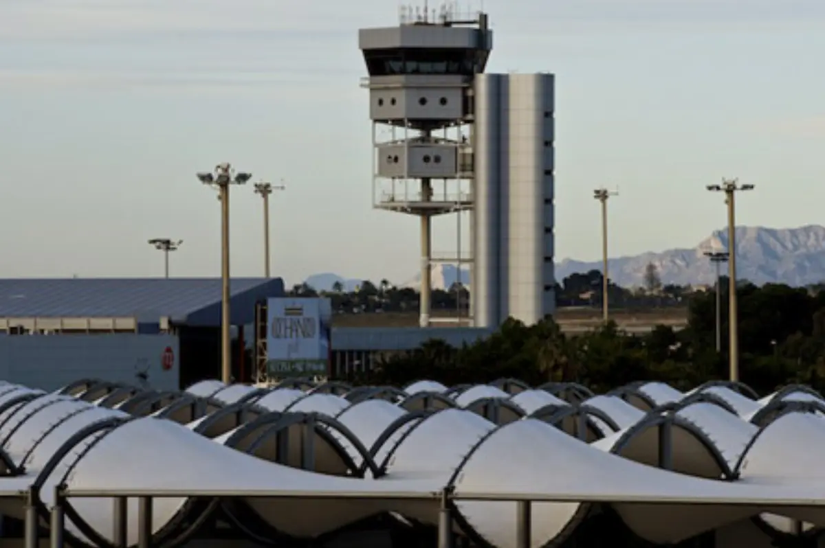 Torre di controllo dell'aeroporto di Alicante-Elche (Spagna)