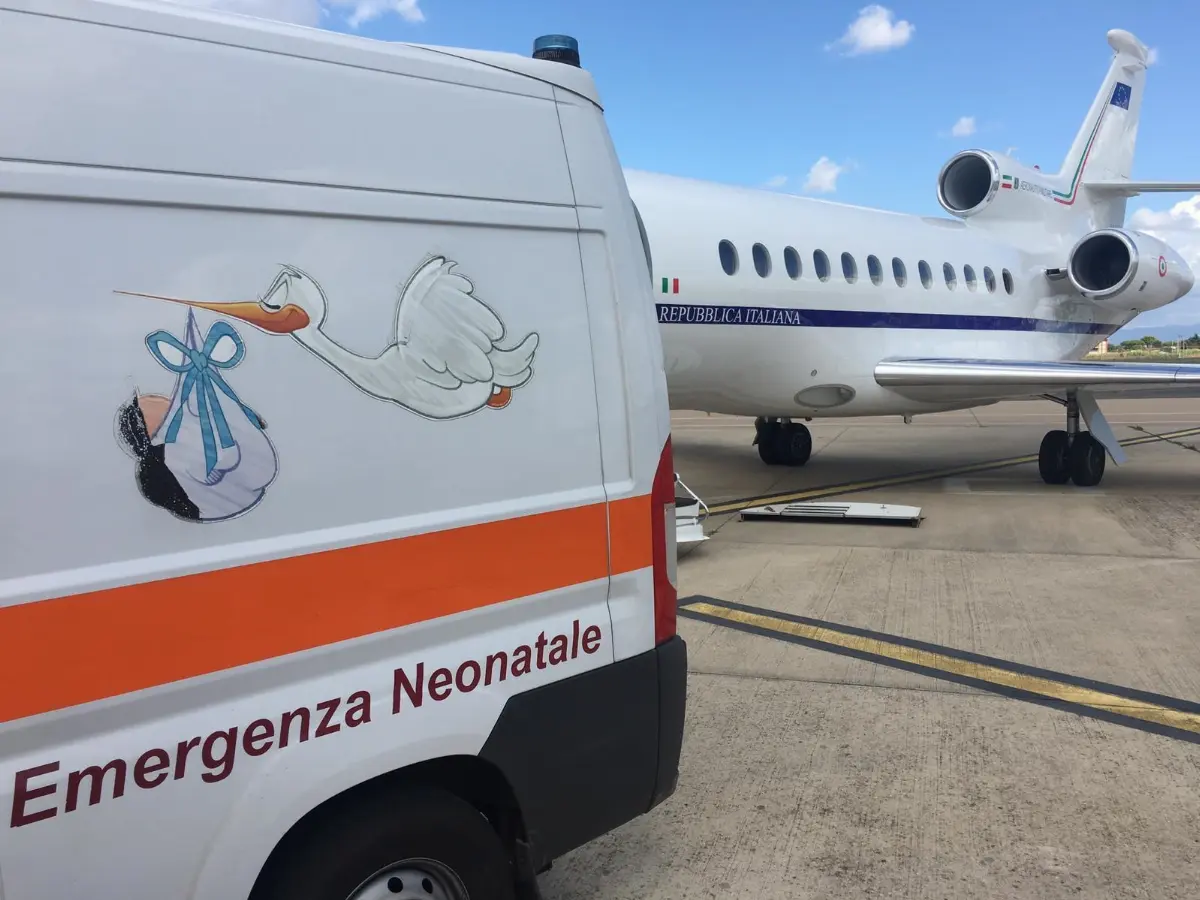 AMI: trasporto sanitario urgente per neonata con aereo Falcon 900