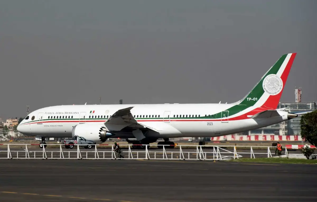 Mexico's Boeing 787-8 Dreamliner