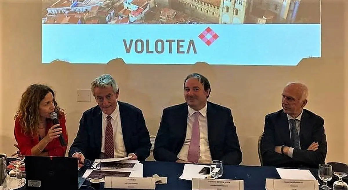 Da sinistra a destra, Valeria Rebasti, Commercial Country Manager Italy & Southeastern Europe di Volotea, Lázaro Ros, direttore generale di Volotea, Giovanni Battista Scalia, amministratore delegato Gesap, e Francesco Randazzo, presidente Gesap