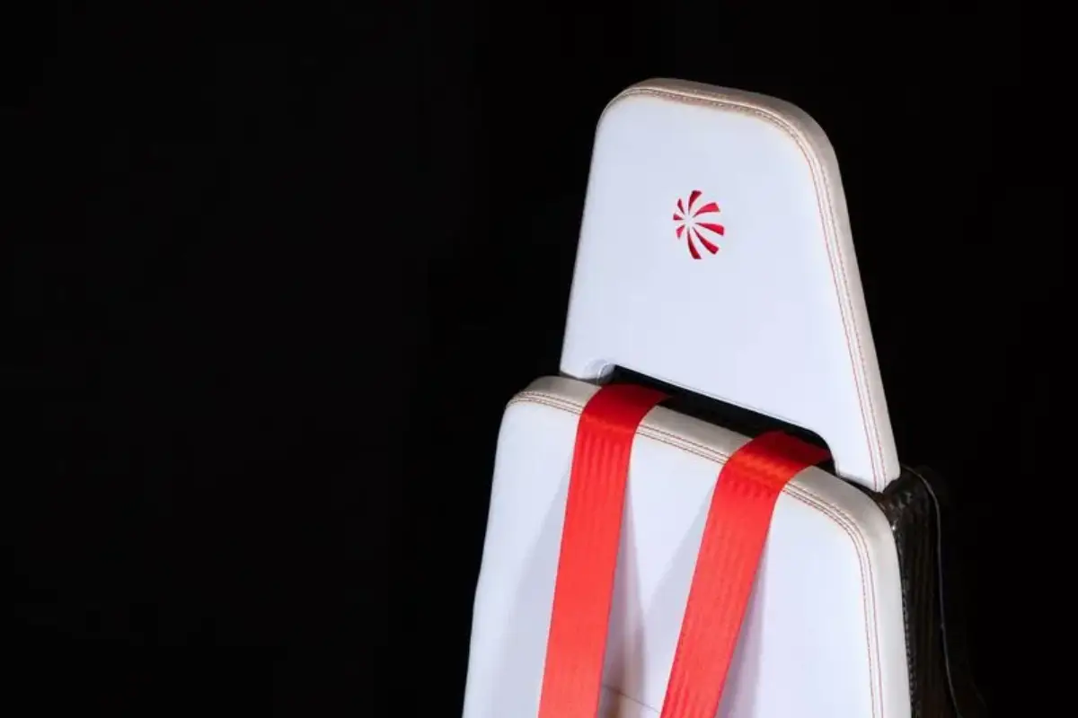 Sedile hi-tech con cintura integrata di Sabelt destinato agli elicotteri Leonardo