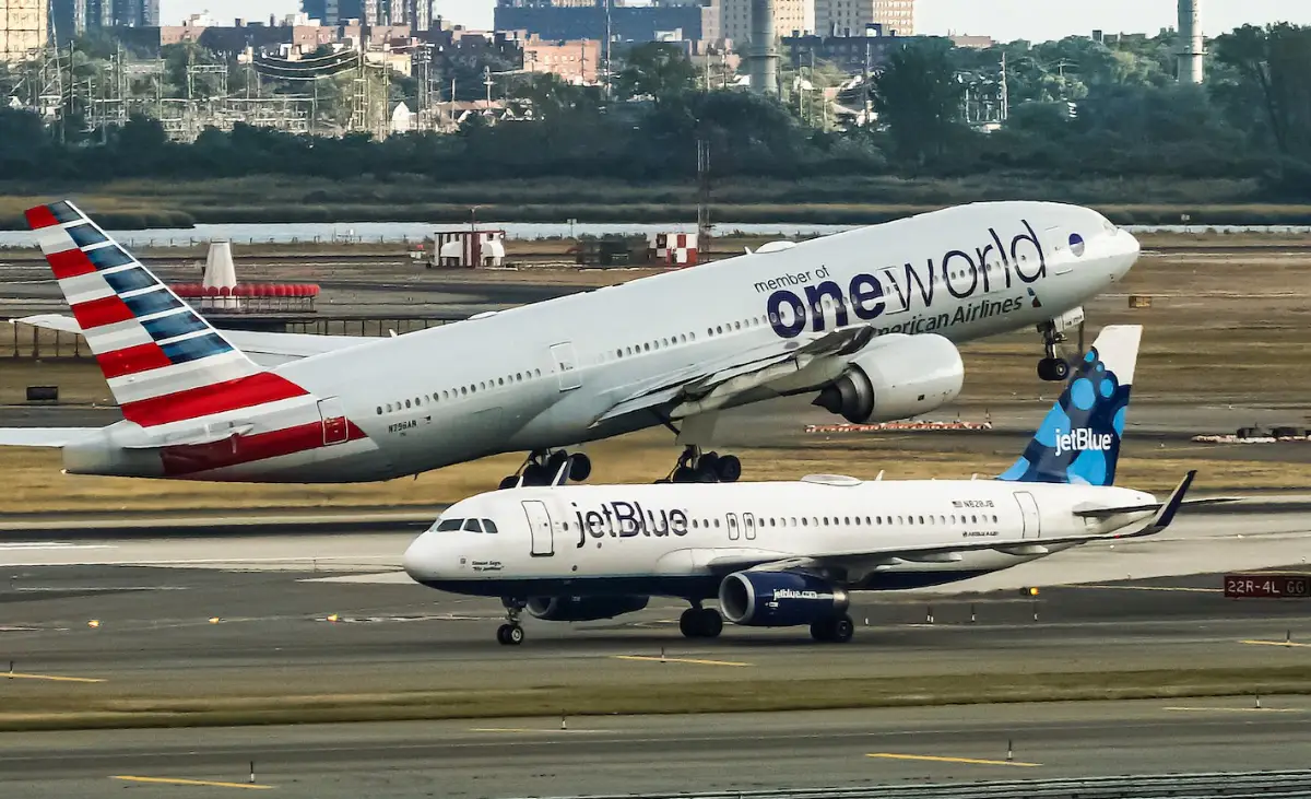 Aerei American Airlines e JetBlue
