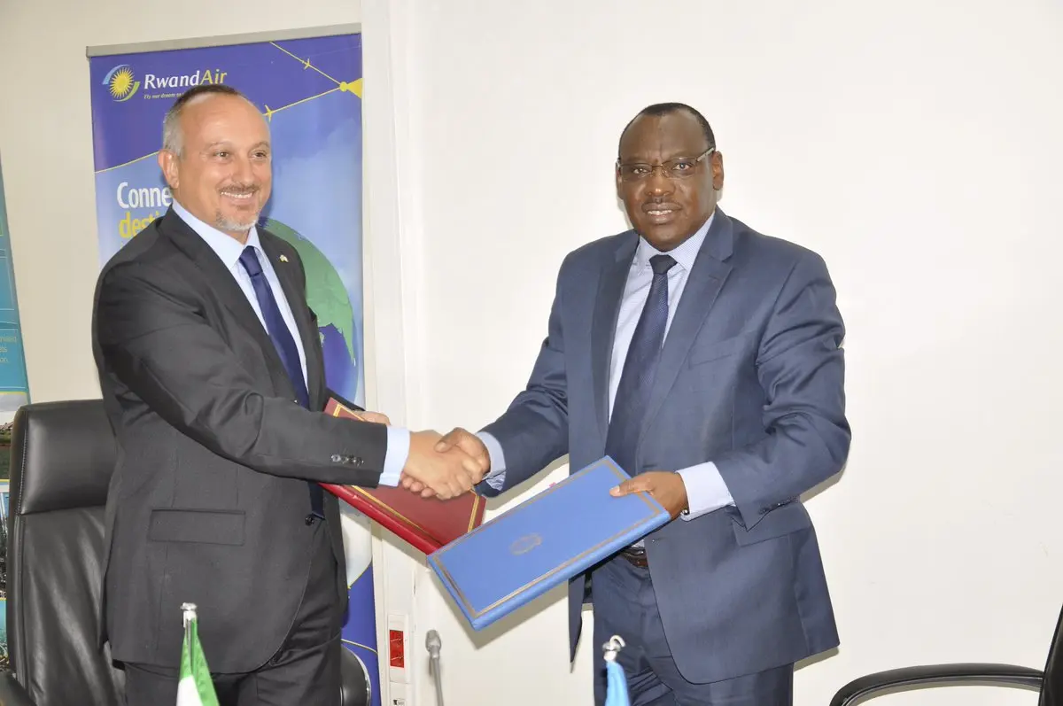 L'ambasciatore della Repubblica italiana in Ruanda Domenico Fornara e il ministro delle infrastrutture ruandese Claver Gatete