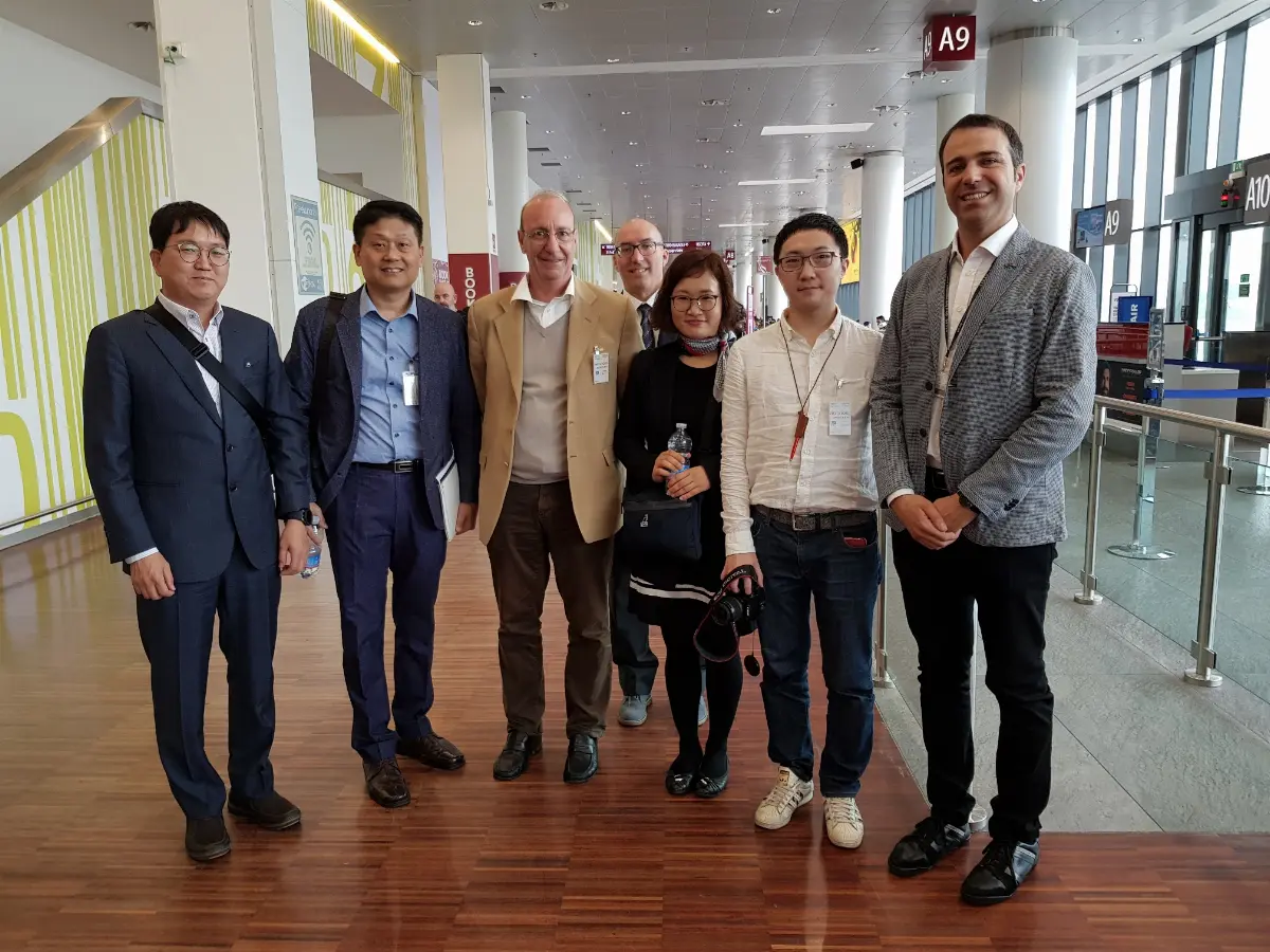 Delegazione sud-coreana di Daegu in visita all'aeroporto di Bergamo; al centro il professor Gianmaria Martini ed a destra Alberto Cominassi, direttore operazioni Sacbo