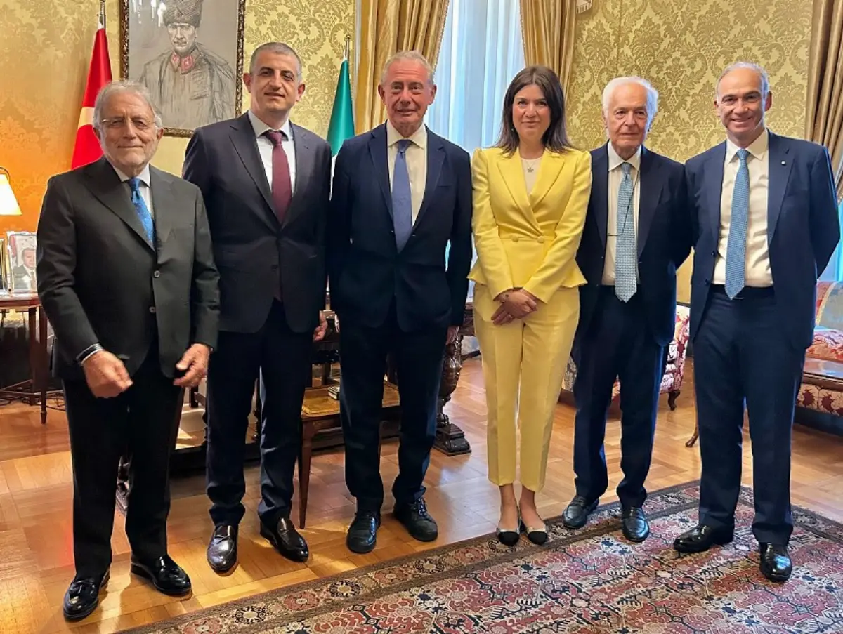 Rome, on June 30, 2025. From left: Carmelo Cosentino (Commissioner Piaggio); Haluk Bayraktar (CEO Baykar); Italian minister Adolfo Urso (Mimit); Elif Çomoğlu Ülgen, ambassador of Turkey in Italy; Vincenzo Nicastro (Commissioner Piaggio), Gianpaolo Davide Rossetti (Commissioner Piaggio)