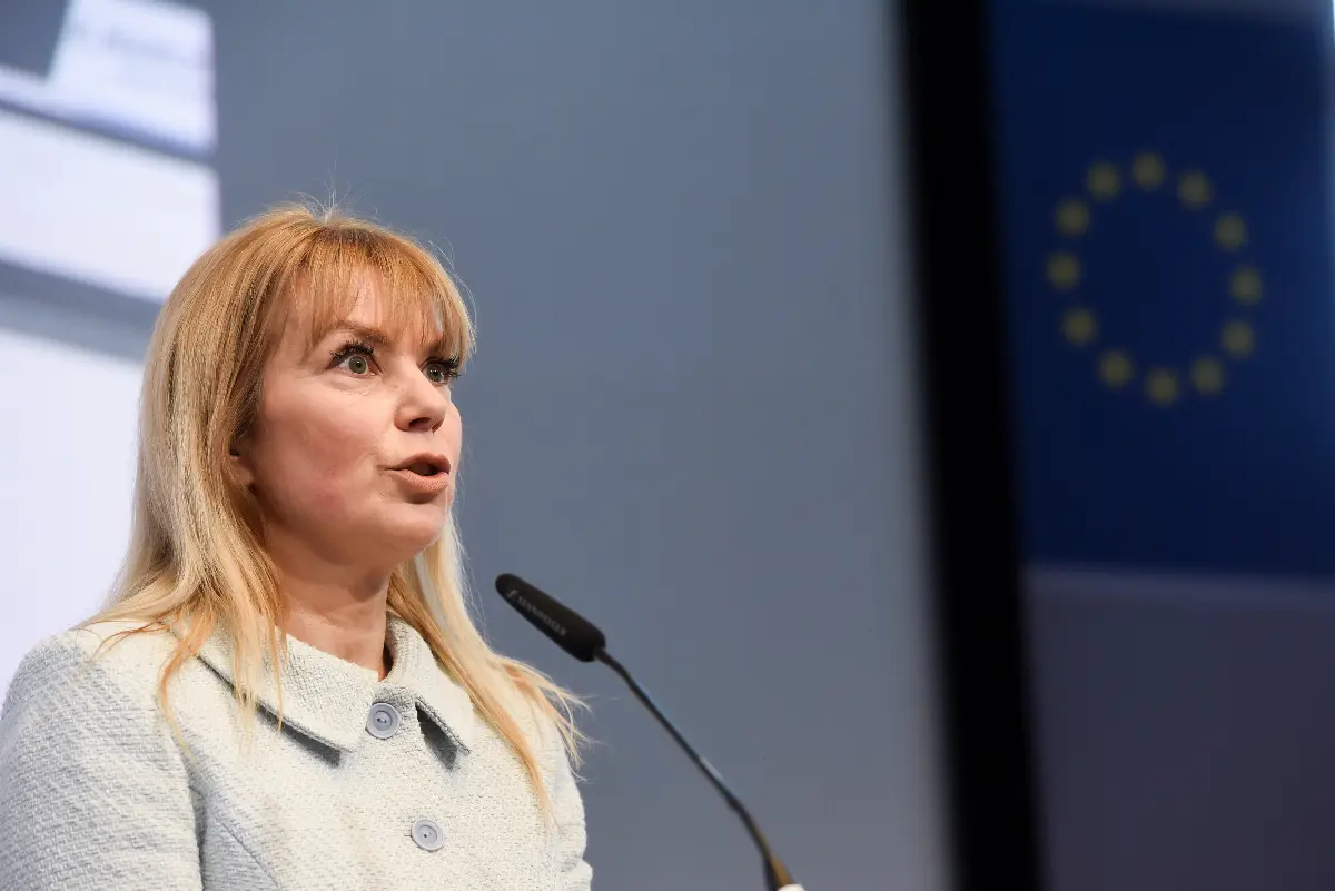 Il Commissario europeo per il mercato interno, l'industria, l'imprenditoria e le piccole e medie imprese Elżbieta Bieńkowska