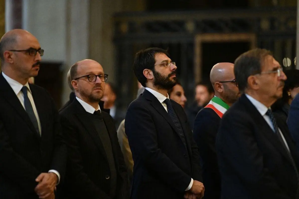 Angelo Tofalo (terzo da sinistra) alla commemorazione della Giornata del ricordo dei caduti militari e civili nelle missioni internazionali per la pace il 12 novembre 2019