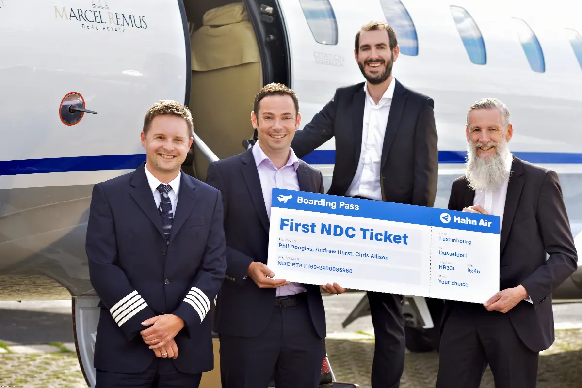 Da sinistra a destra: Markus Engelbrecht, Andrew Hurst, CTO di 2e Systems, Christopher Allison, Head of NDC di Hahn Air, e Phil Douglas, CEO di 2e Systems.