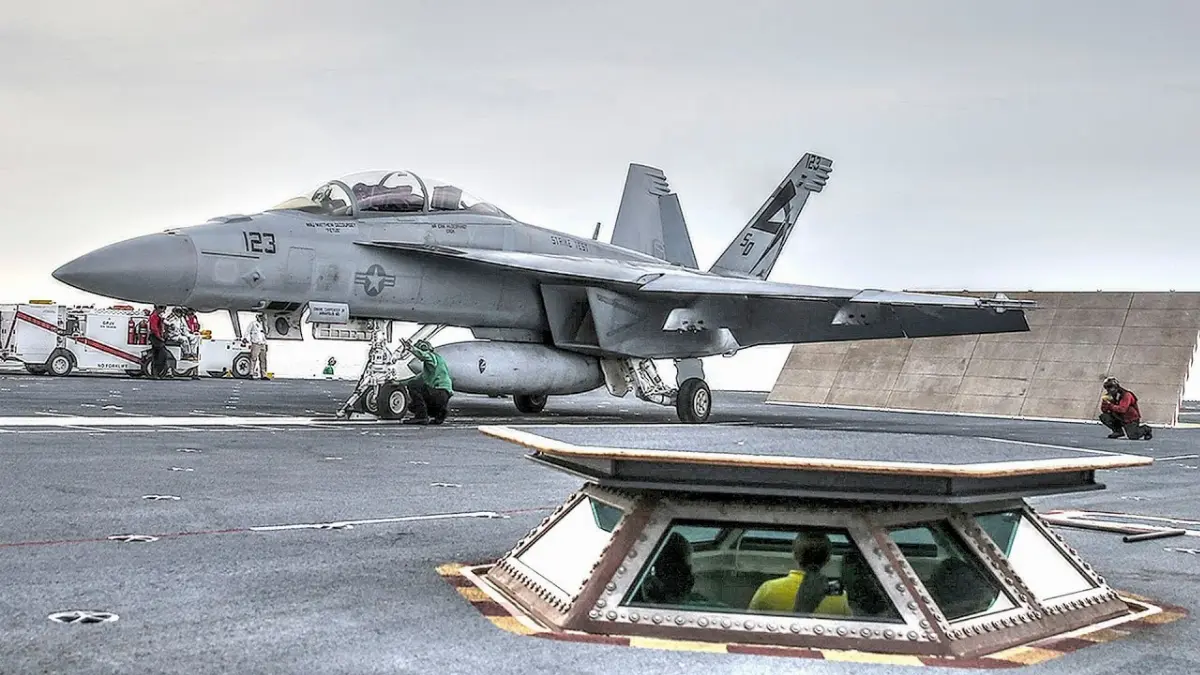 A F/A-18E Super Hornet of US Navy ready to take off from USS Ford with the Electromagnetic Aircraft Launch System (EMALS)