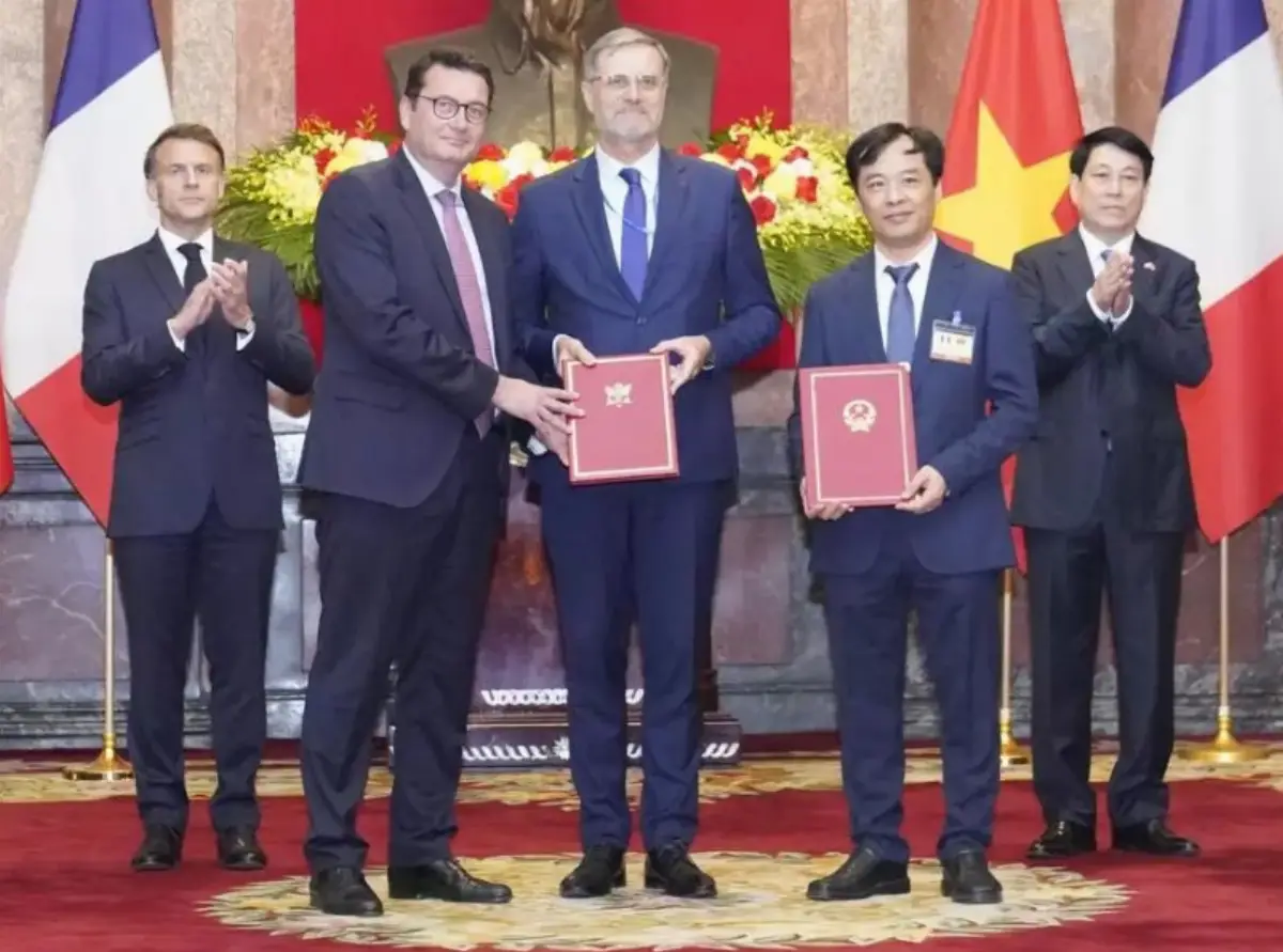 Hanoi, Vietnam, 26 May 2025 - Airbus DS, the French Space Agency (CNES), and the Vietnam Academy of Science and Technology (VAST) have signed a Declaration of Intent (DoI) to strengthen their longstanding cooperation in the field of Earth observation, building on the success of the VNREDSat-1 space programme