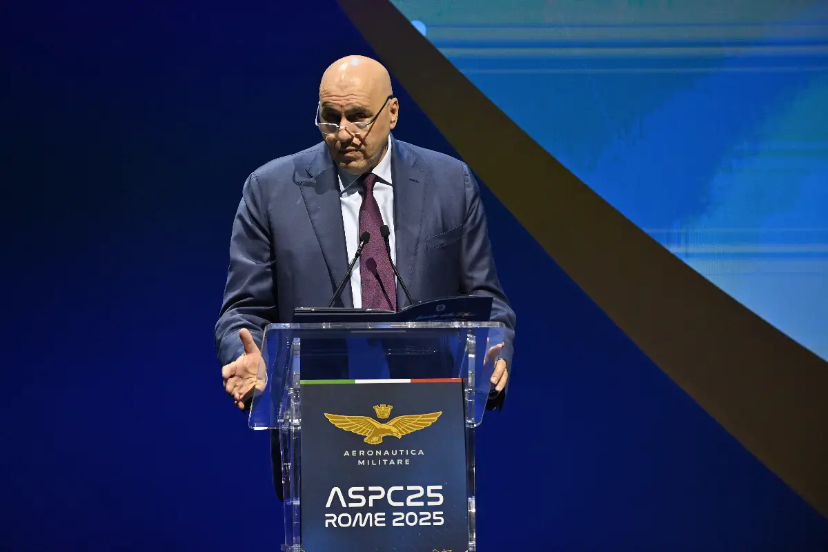 Il ministro della Difesa Guido Crosetto all'"Aerospace power conference"