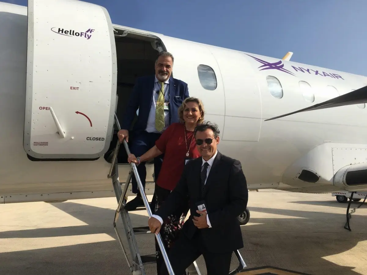 Hellofly il comandante e ceo Teodosio Longo, il direttore di Airgest Michele Bufo ed il commerciale del vettore aereo Maria Di Simone