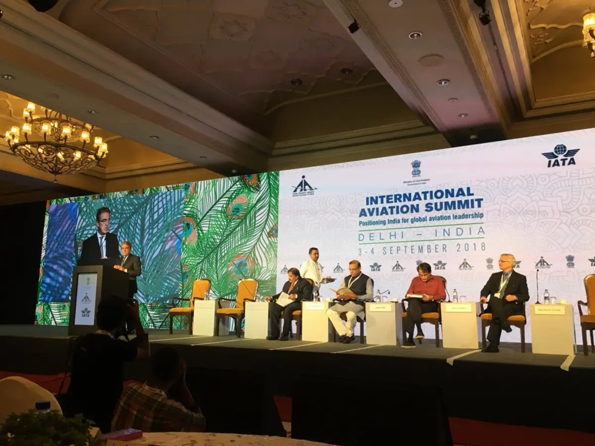 Una fotografia scattata nel corso del "Global Aviation Summit" di Mumbai
