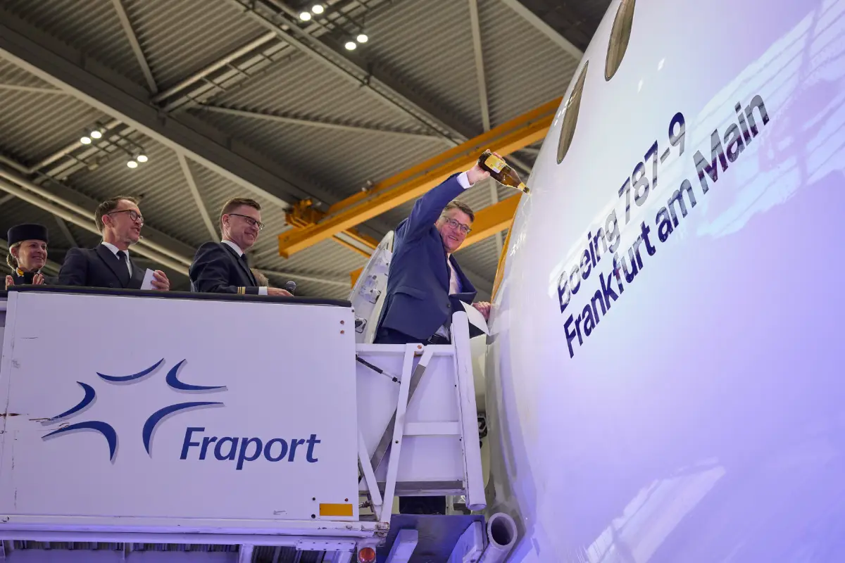 Minister-President Boris Rhein christens Lufthansa B-787/9 with the name “Frankfurt am Main”