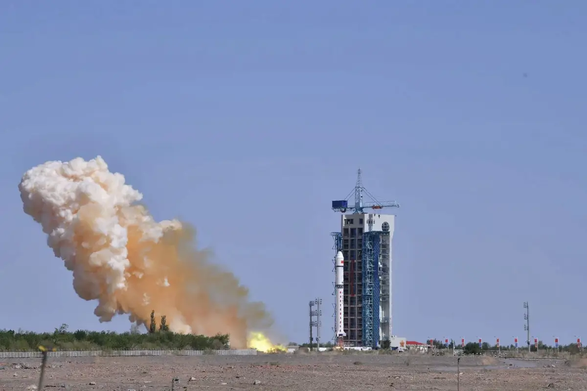 Rappresentazione artistica del satellite Cses-02 generata con il supporto dell'AI