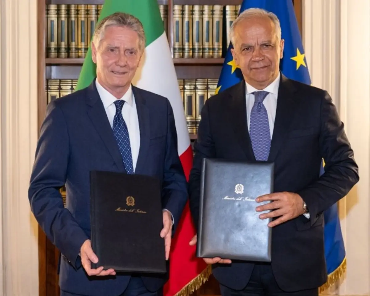 Roma, 3 giugno 2025. Palazzo del Viminale: firmato protocollo di legalità tra il presidente di Fincantieri, Biagio Mazzotta ed il ministro dell'Interno, Matteo Piantedosi