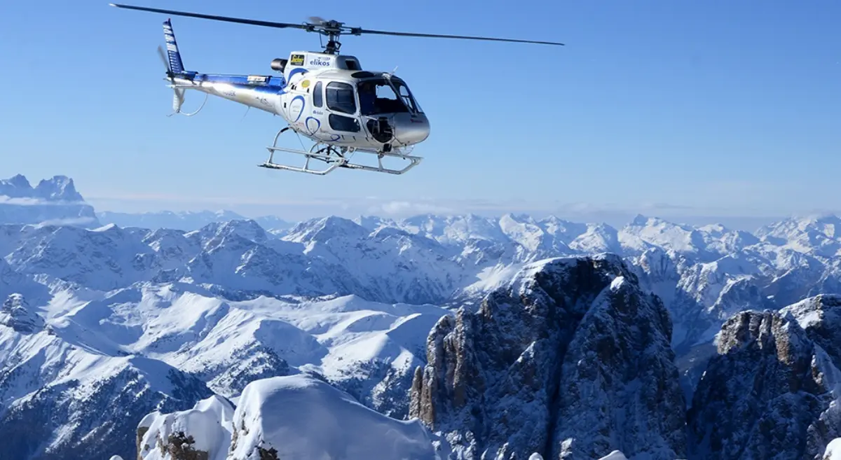 Elicottero H-125 di Elikos in volo
