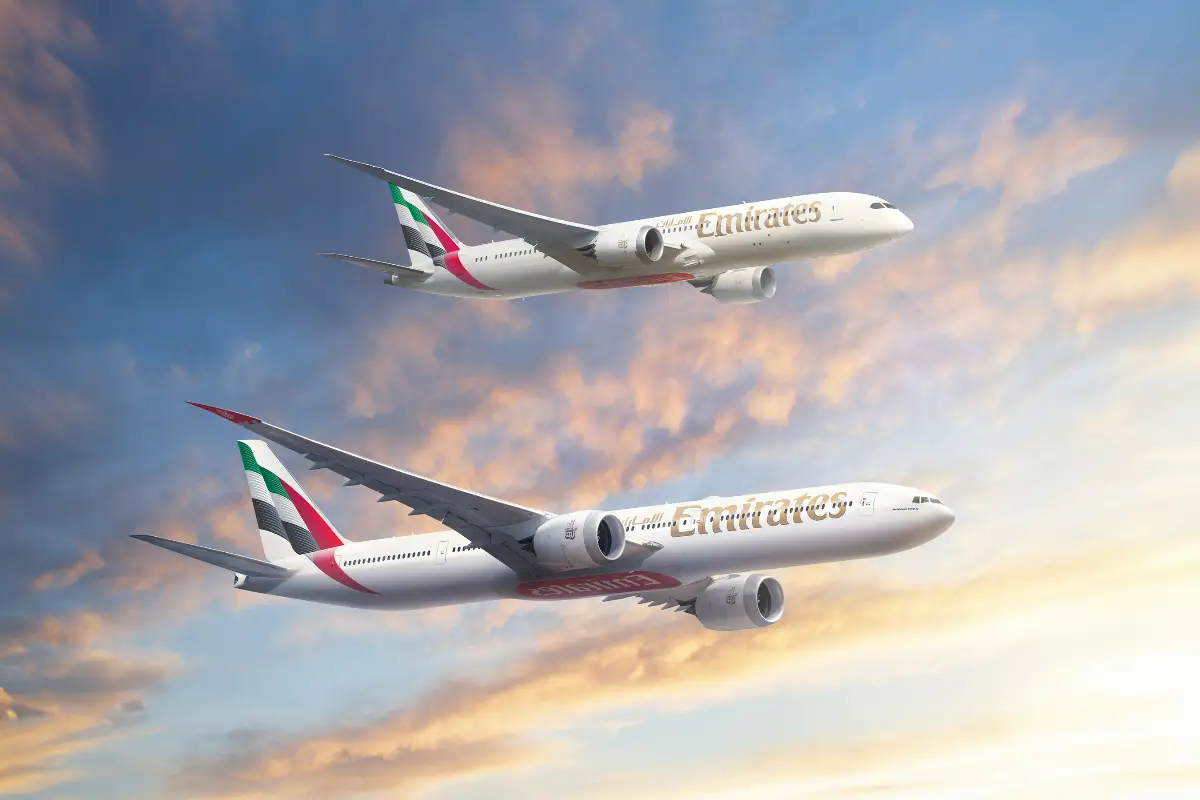 Aerei Boeing di Emirates in volo
