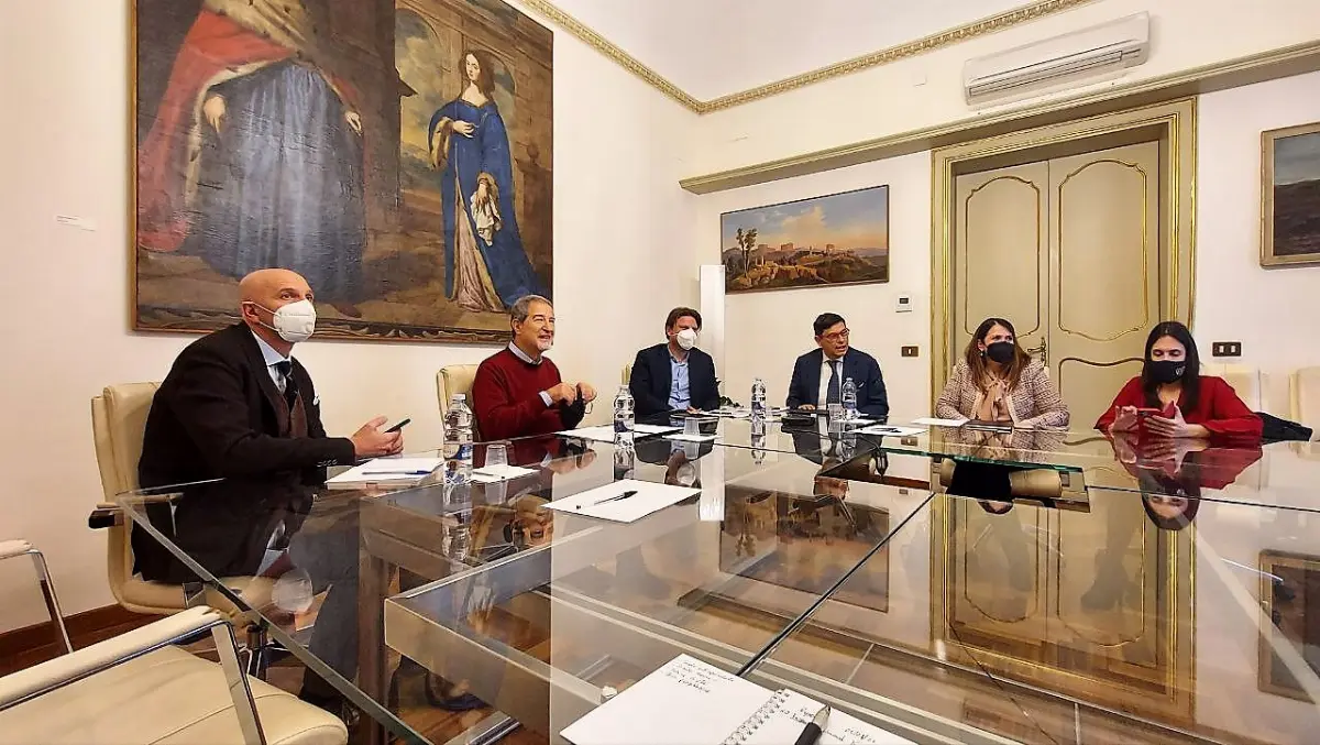 Il presidente della Regione Siciliana Musumeci incontra Jason McGuinness, direttore commerciale di Ryanair
