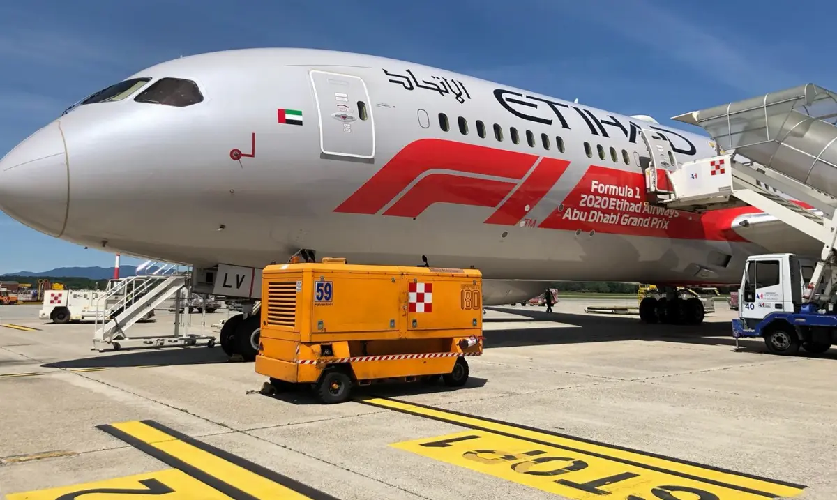 Aereo B-787/9 Dreamliner di Etihad Airways atterrato a Milano-Malpensa
