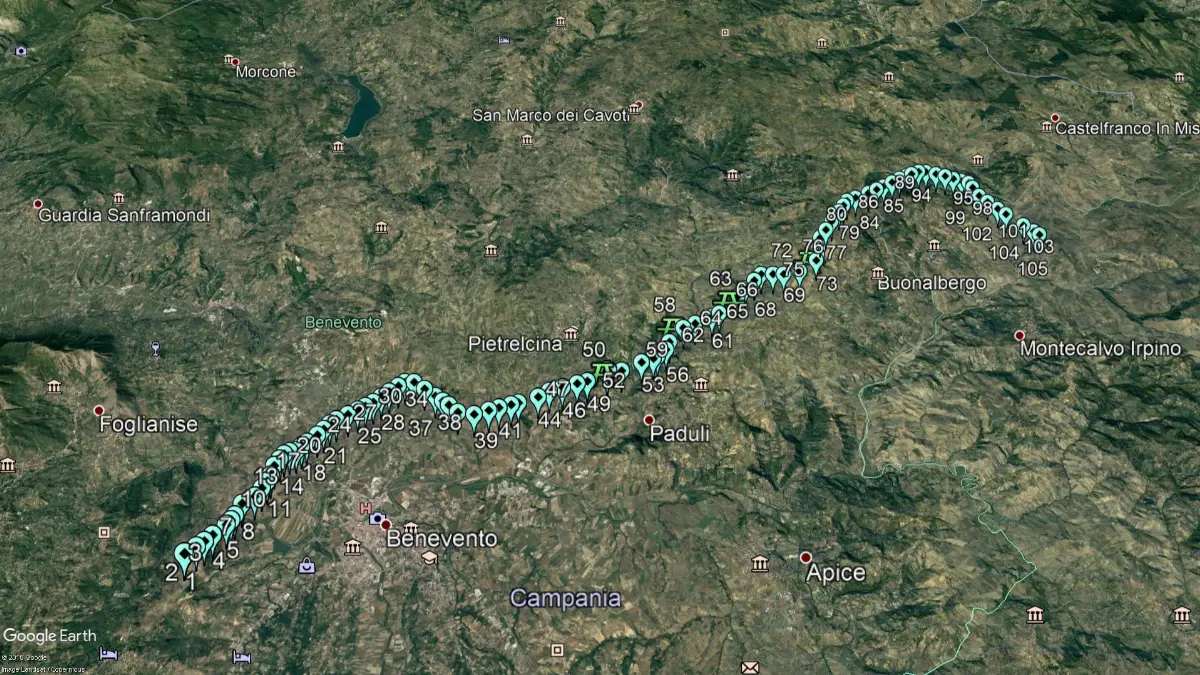 Lavoro di installazione pali sulla rete Benevento-Foggia effettuato per appaltatore di Terna rete Italia tramite elicottero S-64F