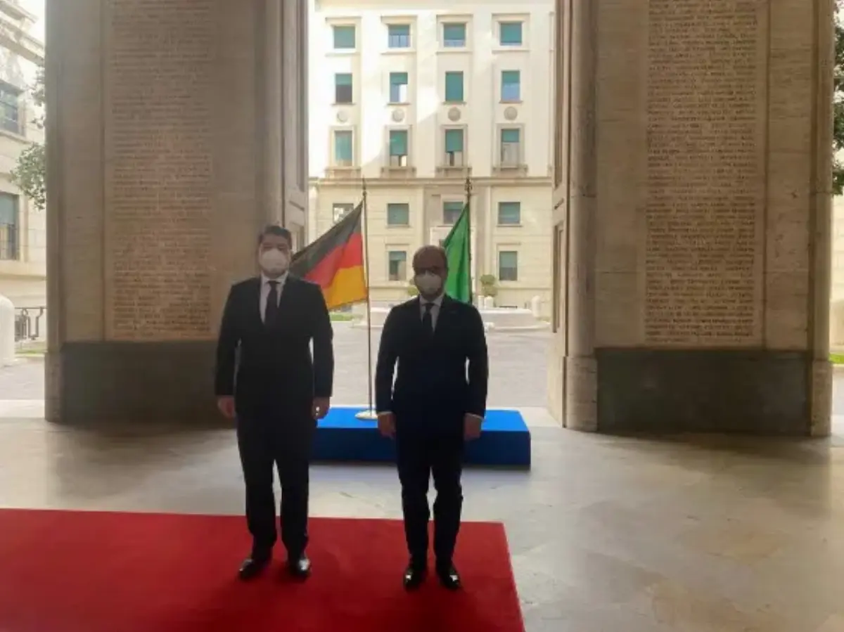 Roma 7 febbraio 2022. Incontro tra il sottosegretario alla Difesa Giorgio Mulè (destra) ed il collega tedesco Thomas Hitschler