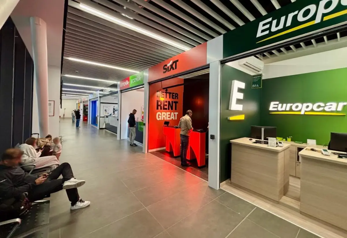 Nuova area autonoleggio all'aeroporto di Genova