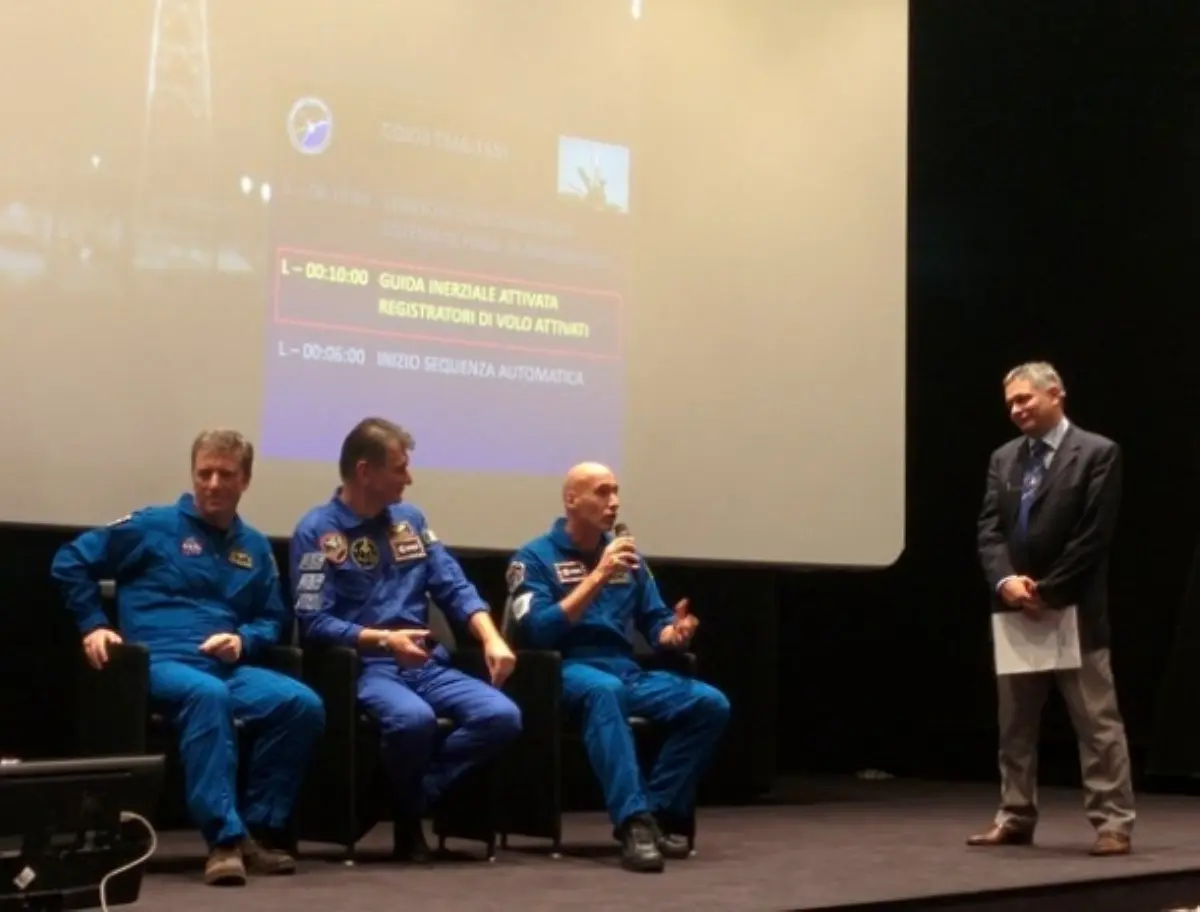 I tre astronauti italiani presenti per commentare la missione 'Futura' con a bordo Samantha Cristoforetti: Roberto Vittori, Paolo Nespoli e Luca Parmitano (foto AMI)