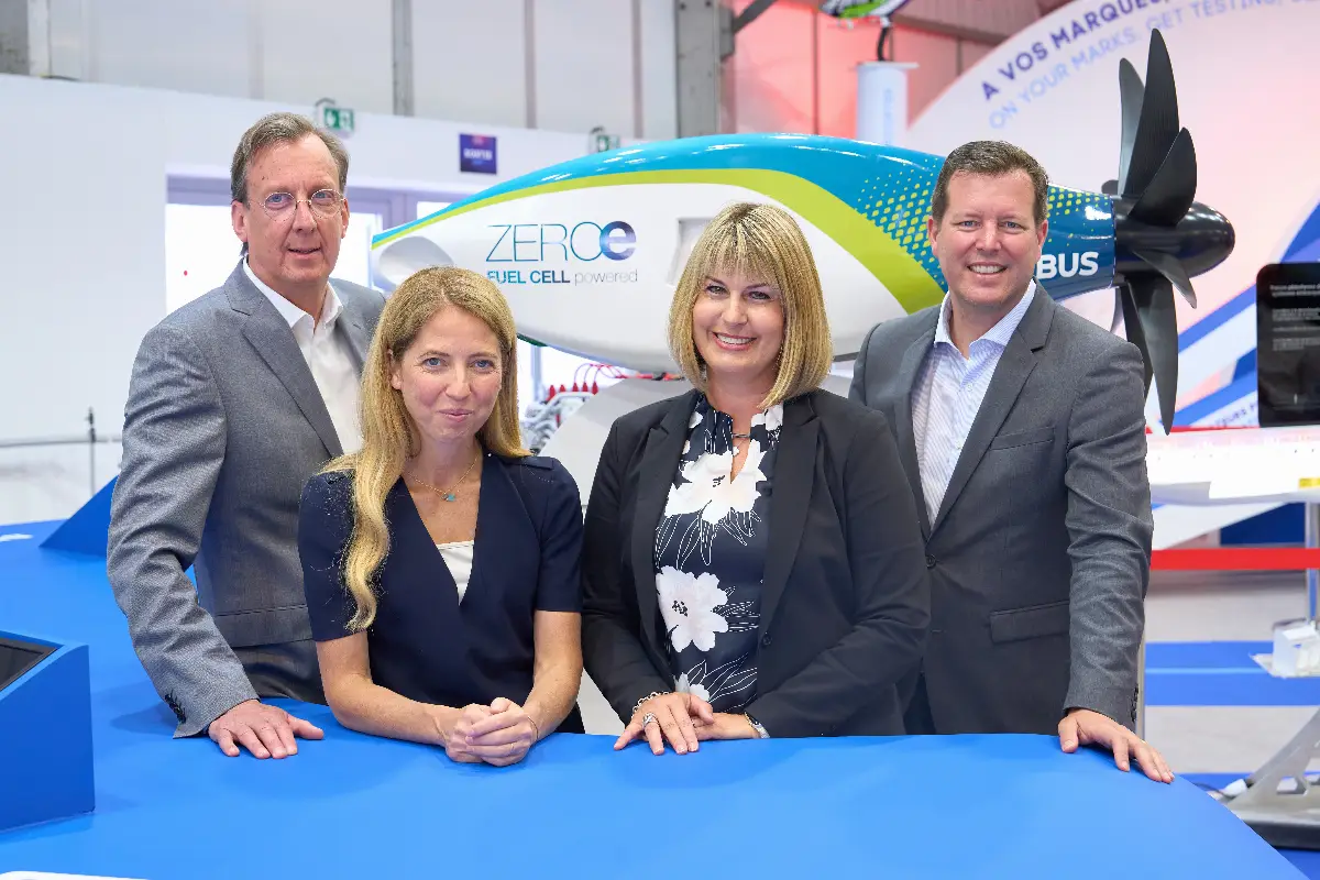 Parigi-"Le Bourget Airshow", 18 giugno 2025. Da sinistra: Stefan Weber, Svp Engineering and Technology Mtu Aero Engines; Marie-Eve Rigollet, Head of Propulsion System Procurement Airbus; Claudia Gaab, SVP Corporate Development and Strategy Mtu Aero Engines; Bruno Fichefeux, Head of Future Programmes Airbus