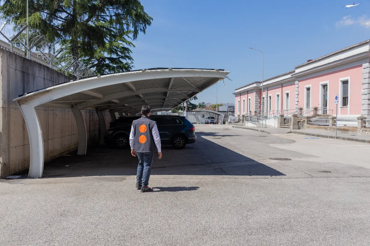 Aeroporto di Napoli-Capodichino. Lavori di realizzazione di nuove pensiline fotovoltaiche area parcheggi palazzine ex92 dpg