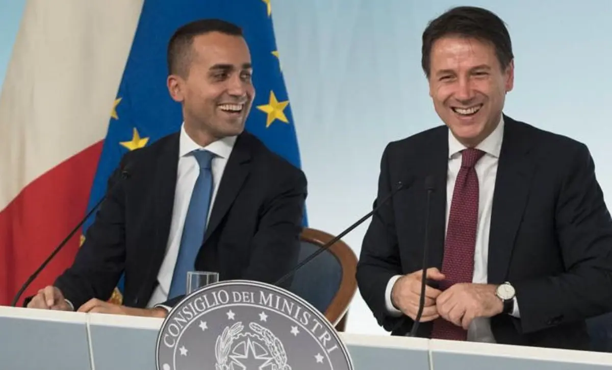 Il ministro del Lavoro e dello Sviluppo economico, Luigi Di Maio ed il presidente del Consiglio, Giuseppe Conte