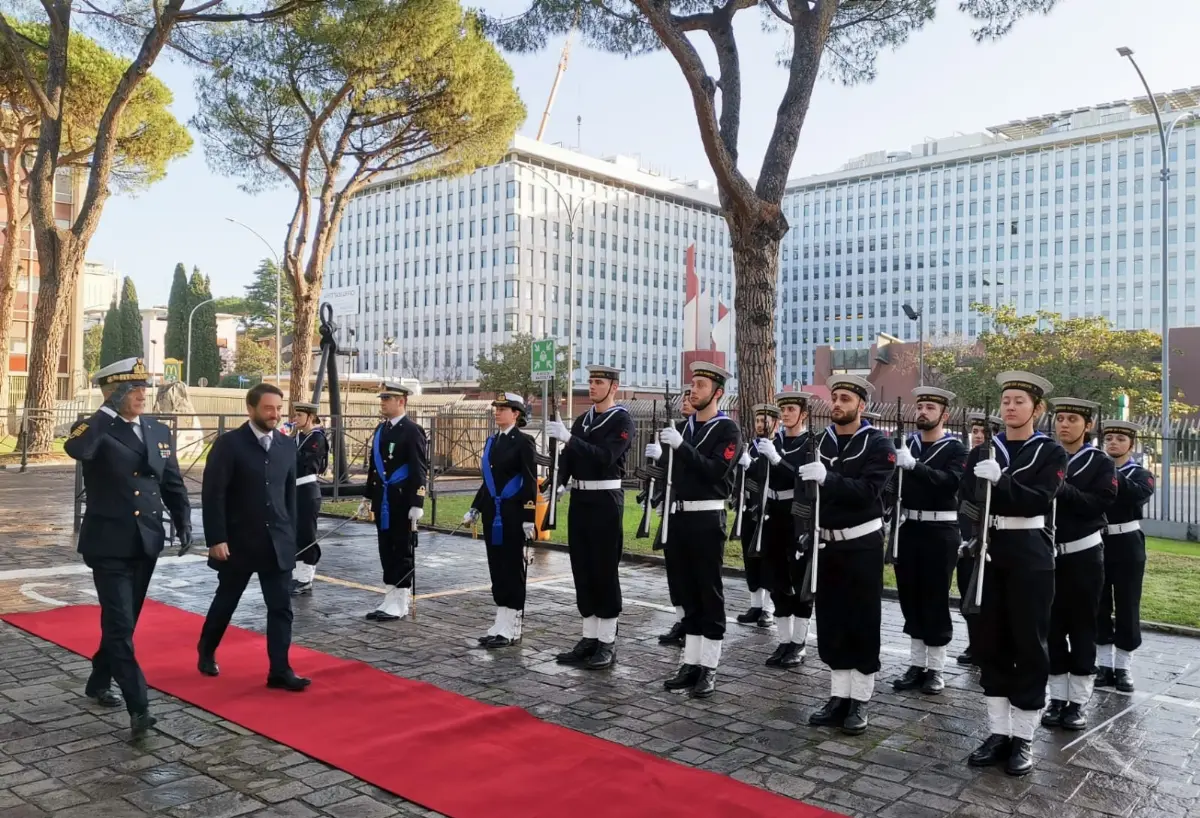 Viceministro Infrastrutture e trasporti Giovanni Carlo Cancelleri visita Comando generale Corpo Capitanerie di Porto-Guardia costiera il 23 dicembre 2019 in occasione delle festività natalizie