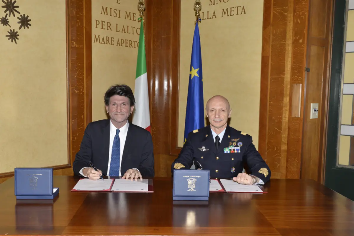 Accordo AMI-Bocconi: professore Gianmario Verona ed il capo di SM Aeronautica, generale di Squadra Enzo Vecciarelli