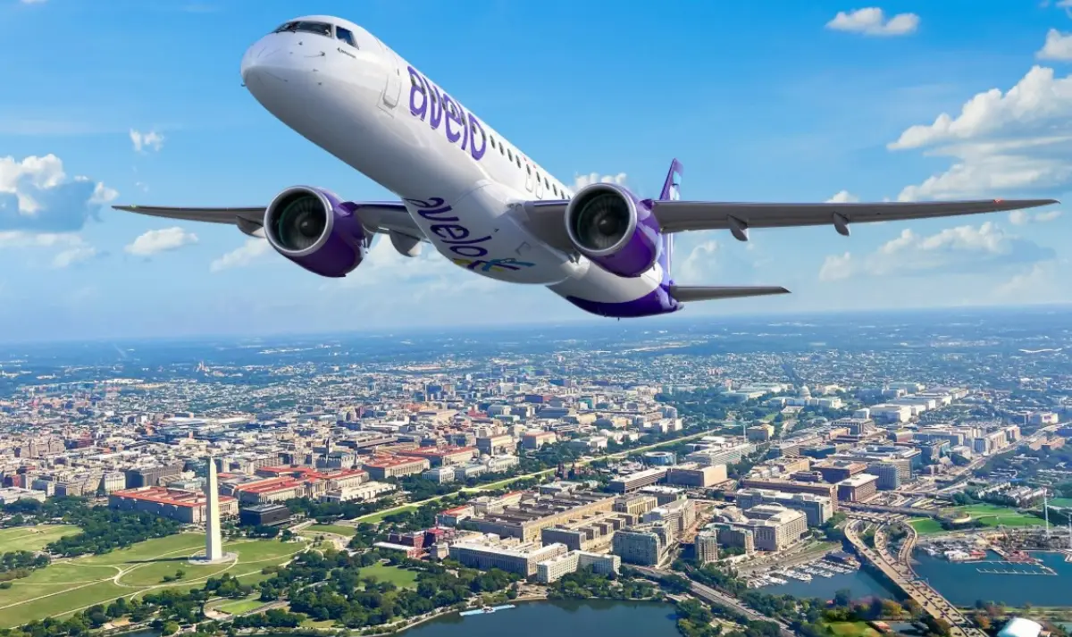 E-195E2 Avelo sorvola Washington