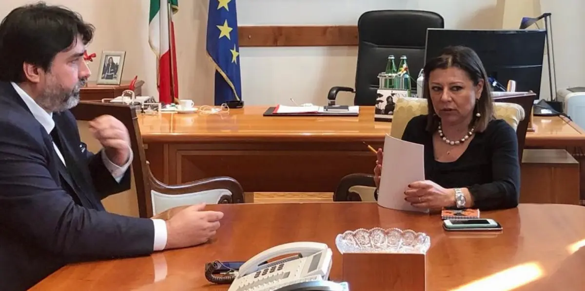 Il presidente della Regione Sardegna Christian Solinas ed il ministro Infrastrutture e trasporti Paola De Micheli durante incontro su tematiche trasporto aereo