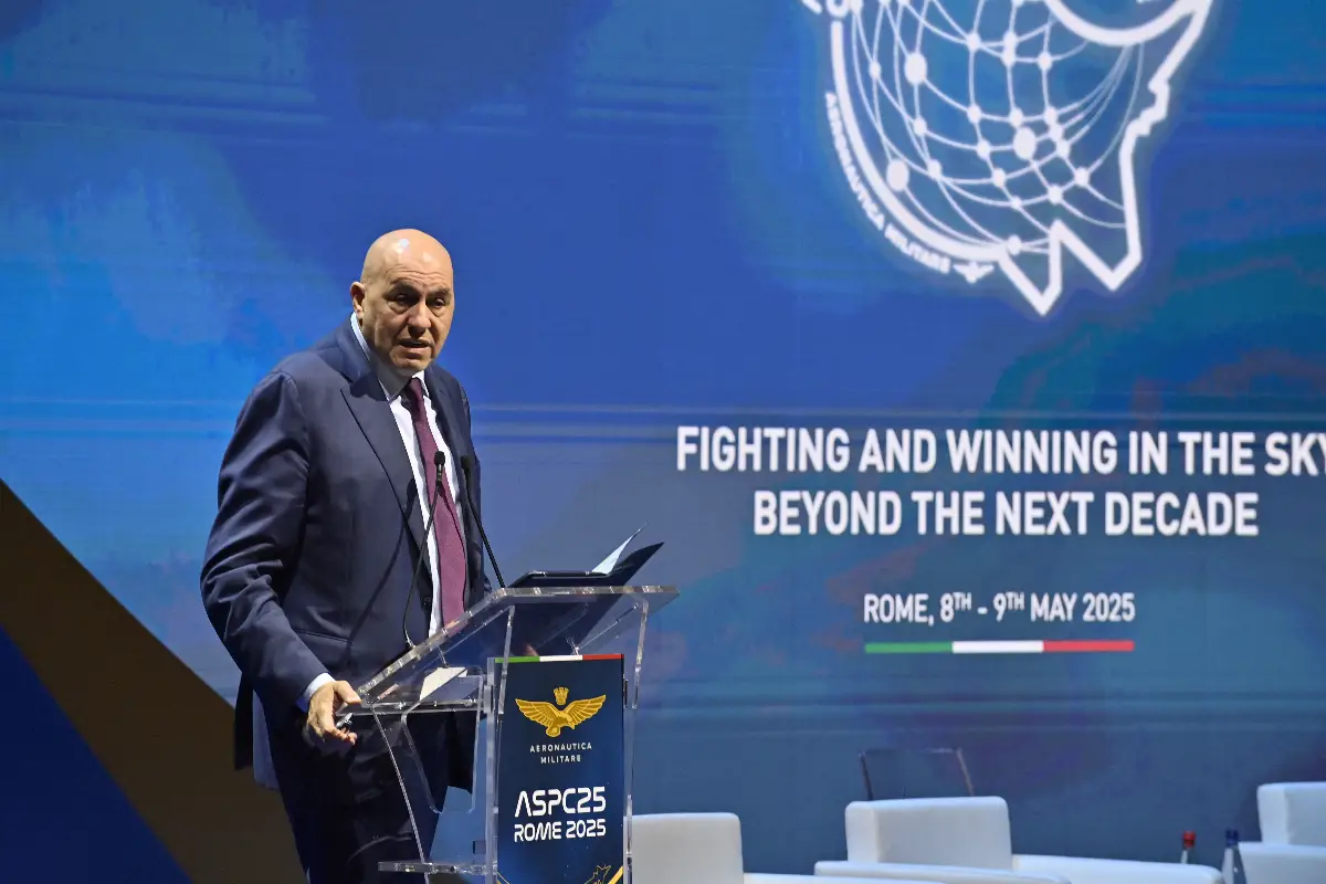 Il ministro della Difesa Guido Crosetto all'"Aerospace power conference"