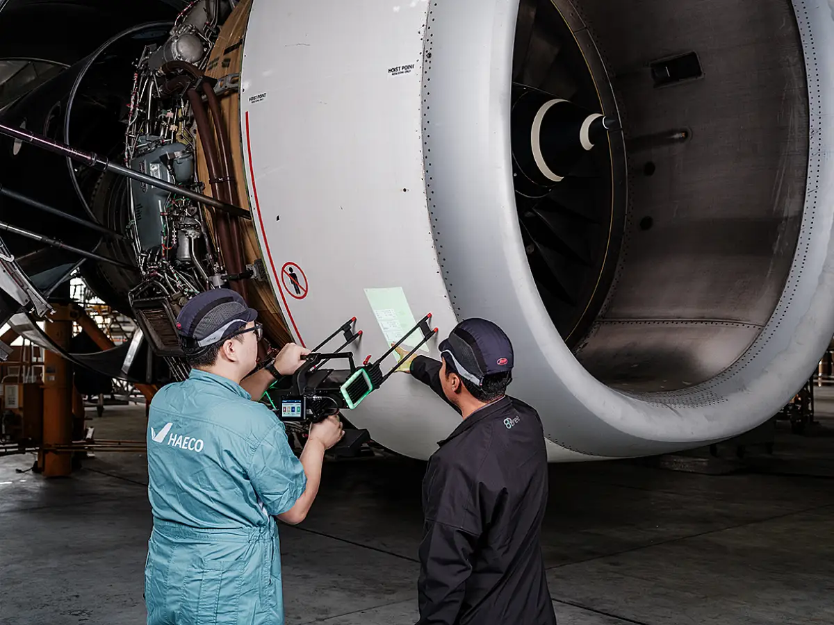 Tecnologia 3D: strumento portatile pionieristico che consente l'ispezione digitale dei danni alla fusoliera mediante scansione tridimensionale impiegato da Vueling