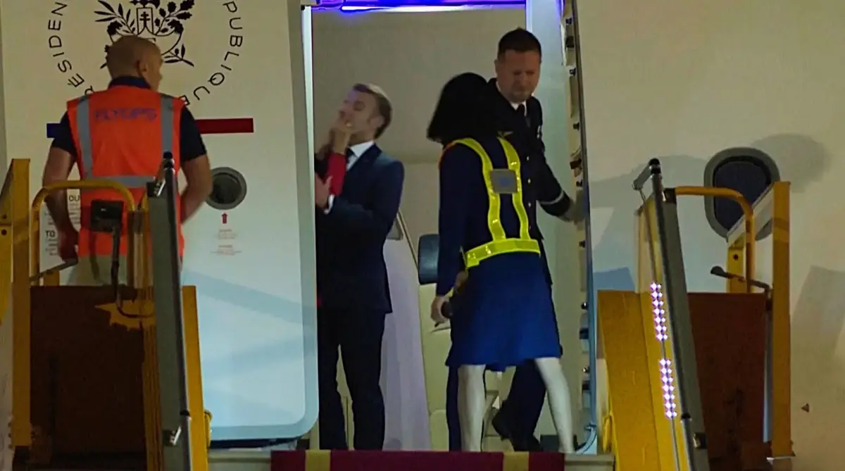 French President Macron "slapped" by his wife Brigitte as he prepares to get off the plane in Hanoi, the first stop on his presidential tour of Southeast Asia on May 25, 2025