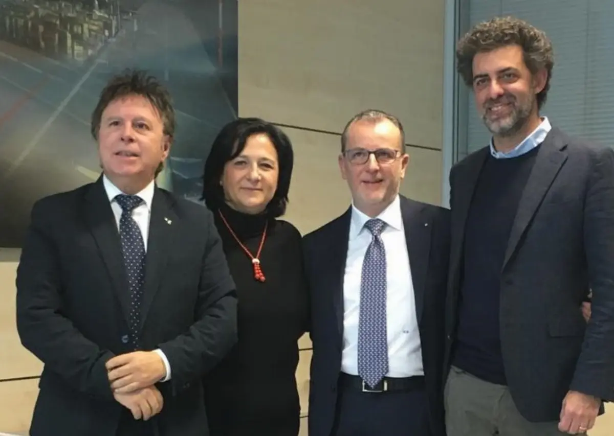 Soaco (Società aeroporto di Comiso): da sinistra Sandro Gambuzza (presidente Sac-Catania), Maria Rita Schembari (sindaco Comiso), Rosario Dibennardo (ad Soaco), Nico Torrisi (ad Sac)