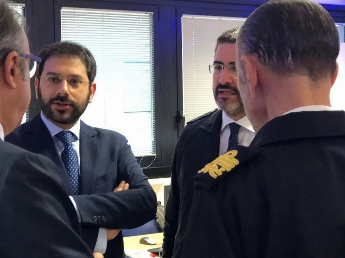 Roma, 8 novembre 2019: il sottosegretario alla Difesa Angelo Tofalo (sinistra), con il sottosegretario di Stato alla presidenza del Consiglio Riccardo Fraccaro (destra), delegato per le politiche spaziali ed aerospaziali, durante visita agli stabilimenti di Thales Alenia Space Italia