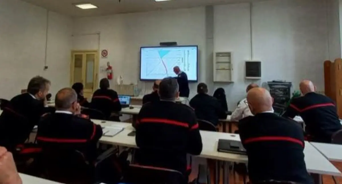 Roma, 23 maggio 2025 – Si è concluso oggi, presso la Scuola forestale Carabinieri di Cittaducale (Rieti), il primo corso di “Meteorologia e climatologia operativa” che ha visto coinvolti militari del servizio Meteomont CC, insieme ai colleghi dell'Arma appartenenti alla task force del Nucleo informativo antincendio boschivo (Niab)