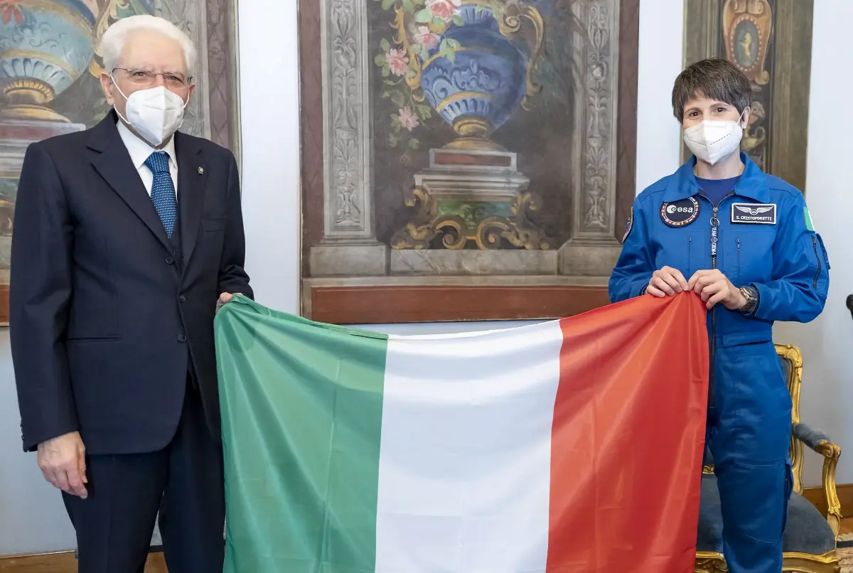 Palazzo del Quirinale 07/01/2022 Il presidente Sergio Mattarella consegna il tricolore a Samantha Cristoforetti, in partenza per la Stazione spaziale internazionale