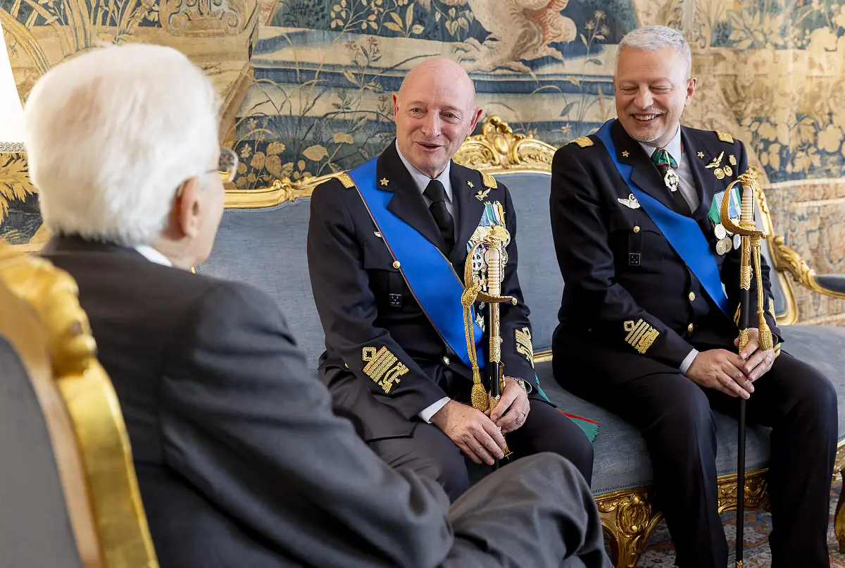 Palazzo del Quirinale, 12/05/2025 (II mandato) Il presidente Sergio Mattarella nel corso dell'incontro con il generale Squadra aerea Luca Goretti ed il parigrado Antonio Conserva, capo di SM uscente e subentrante